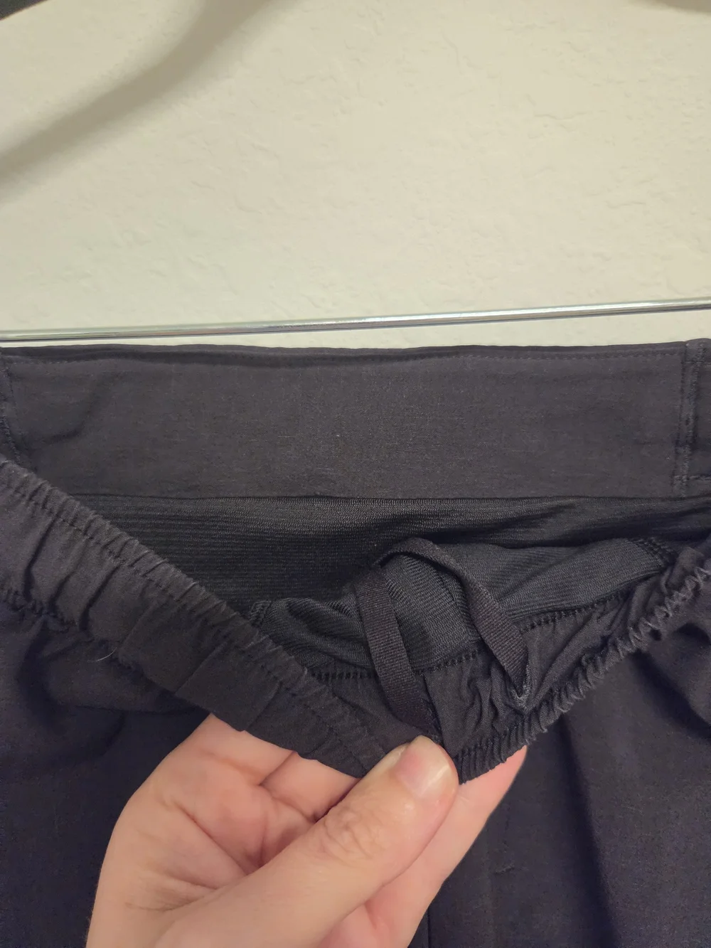 Lululemon  Athletica  mens shorts Small  Black 70